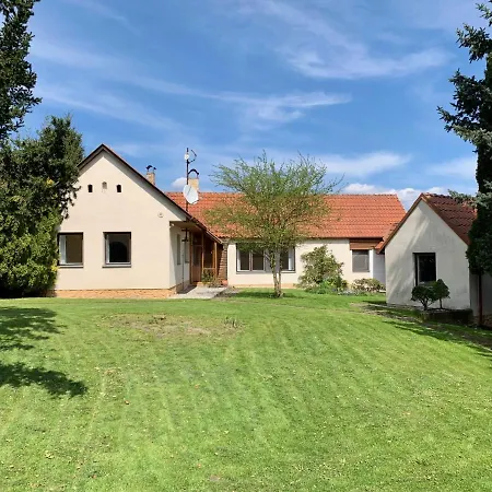 Luznice בית נופש Třeboň